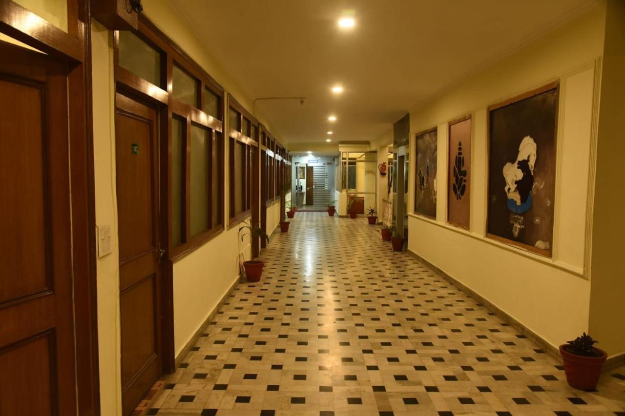 Hotel Gaurab Near Paltan Bazaar Dehradun Exterior foto