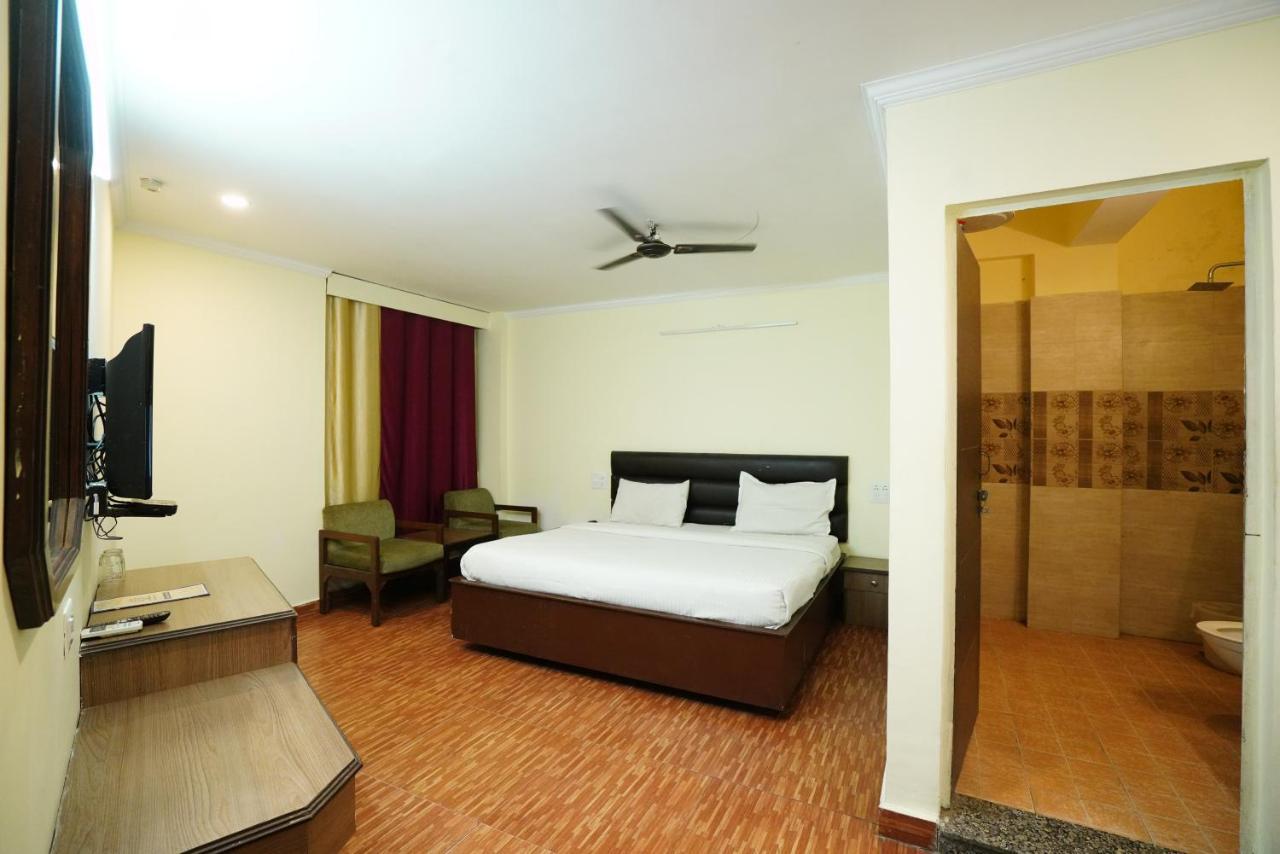 Hotel Gaurab Near Paltan Bazaar Dehradun Exterior foto