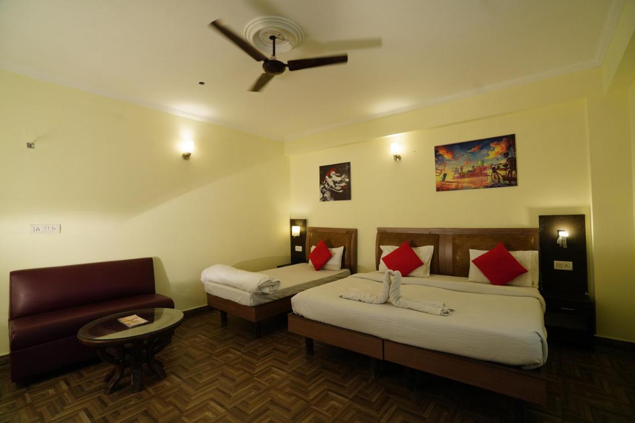 Hotel Gaurab Near Paltan Bazaar Dehradun Exterior foto