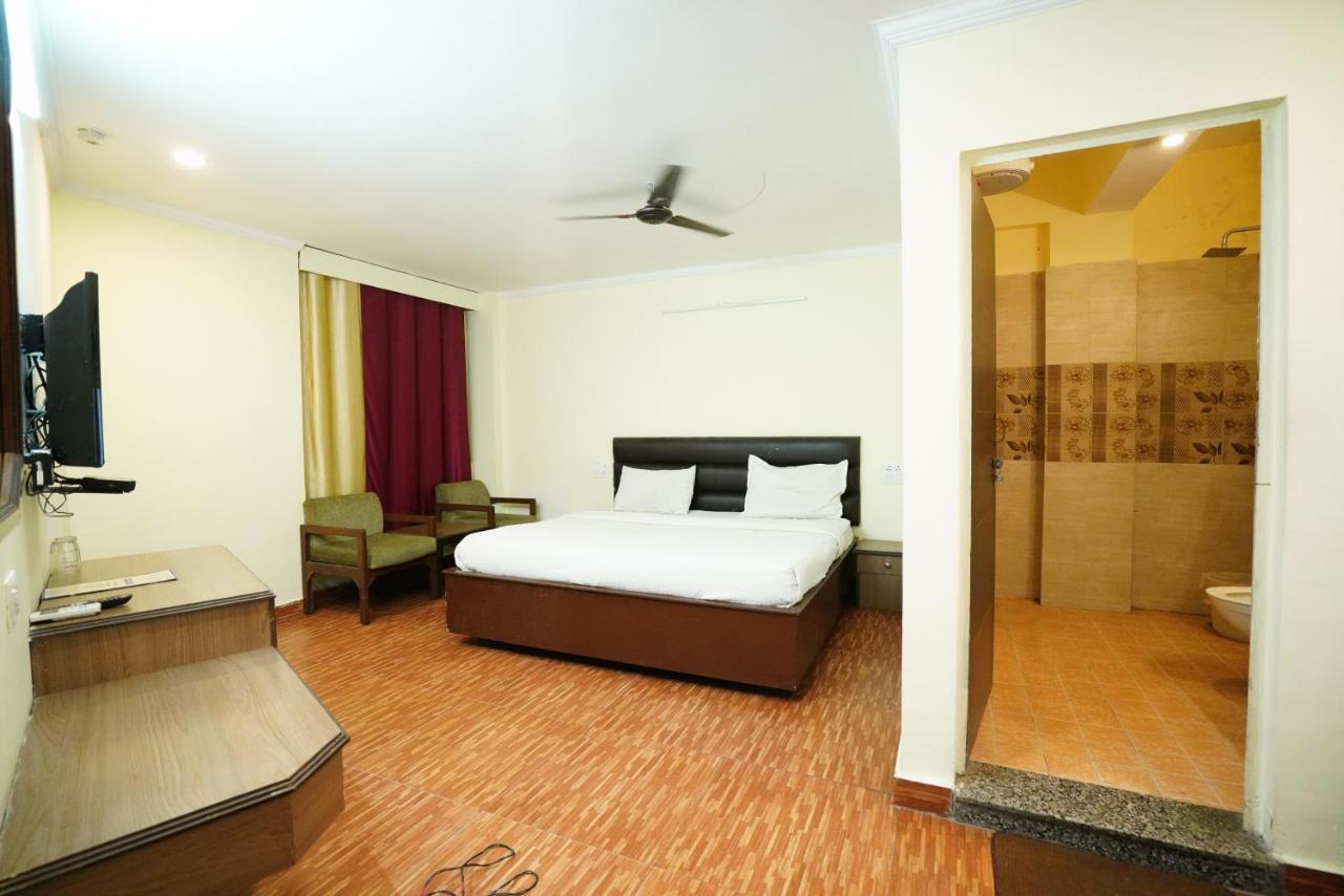 Hotel Gaurab Near Paltan Bazaar Dehradun Exterior foto