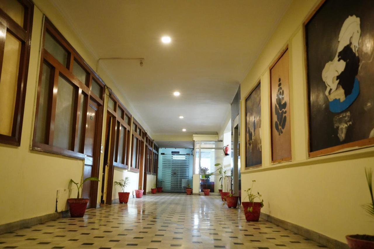 Hotel Gaurab Near Paltan Bazaar Dehradun Exterior foto