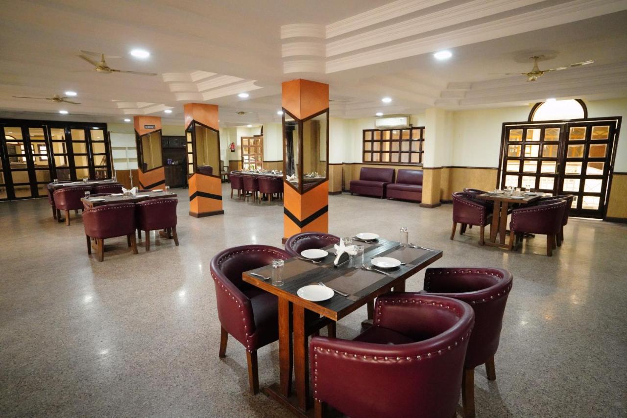 Hotel Gaurab Near Paltan Bazaar Dehradun Exterior foto