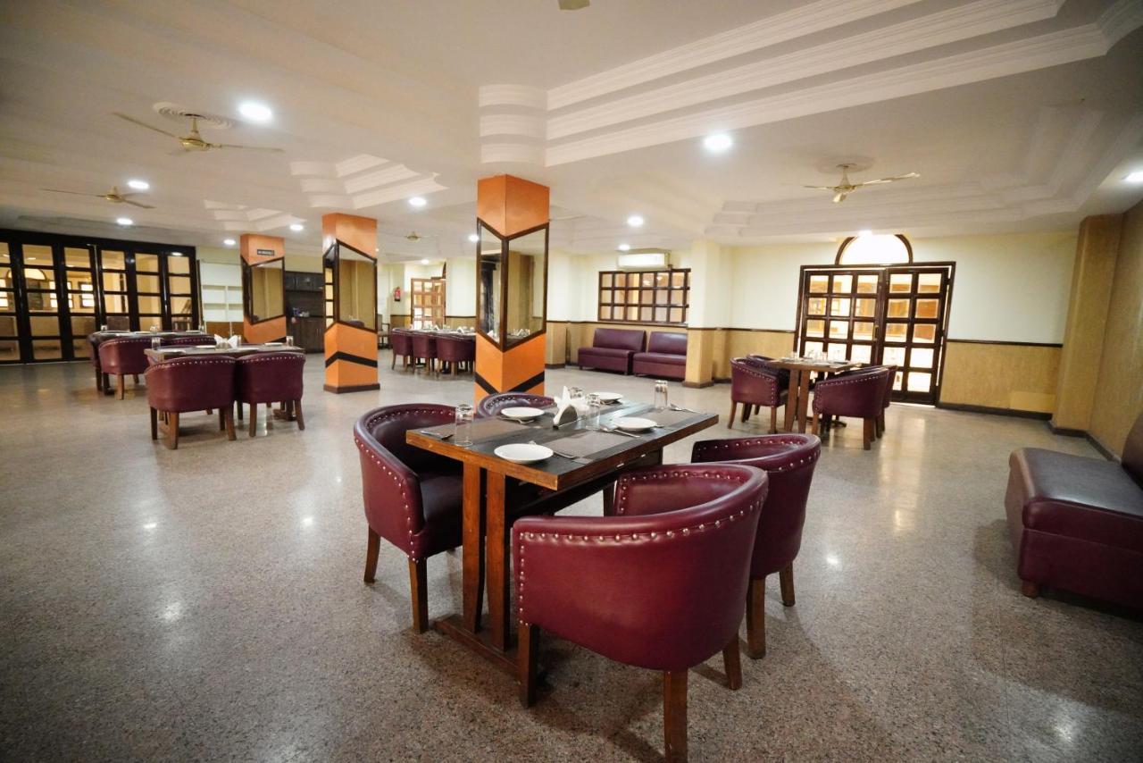 Hotel Gaurab Near Paltan Bazaar Dehradun Exterior foto