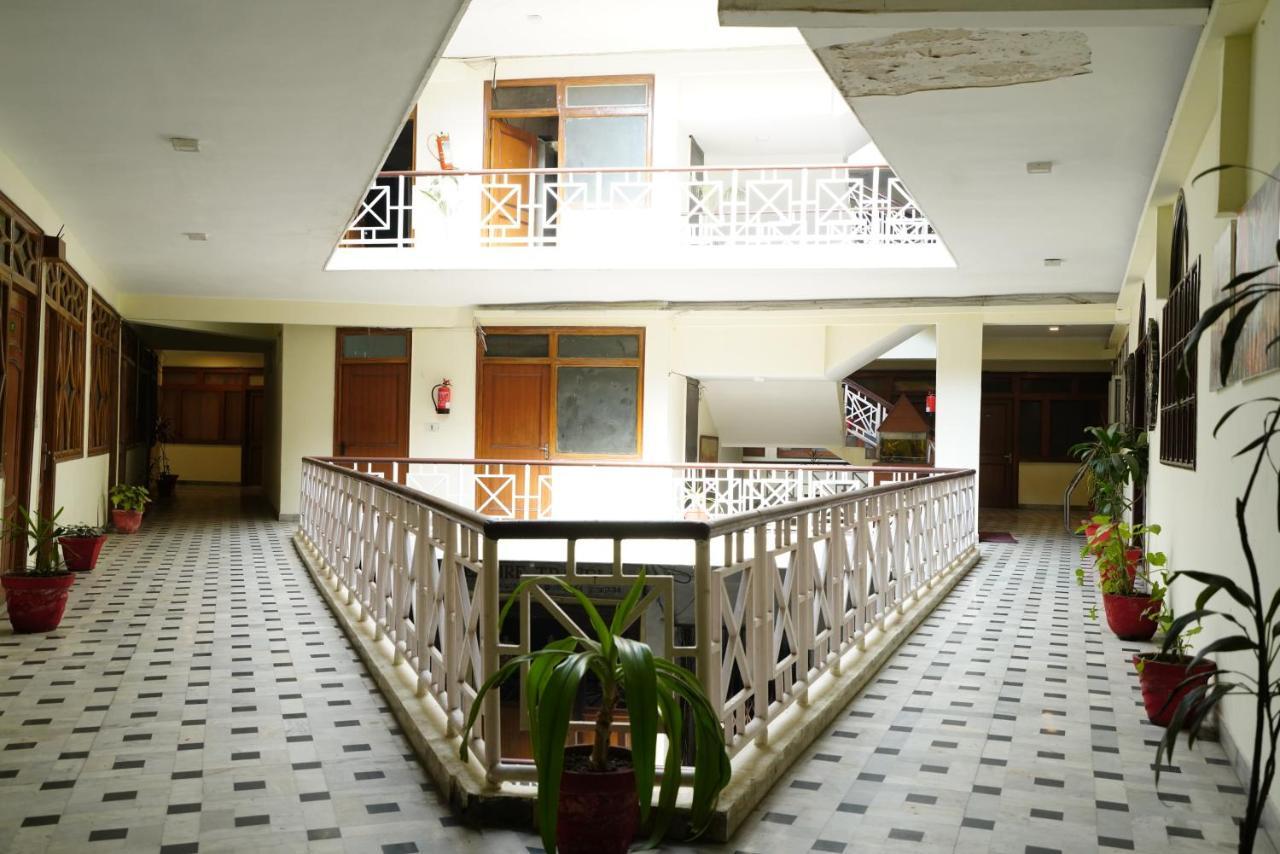 Hotel Gaurab Near Paltan Bazaar Dehradun Exterior foto